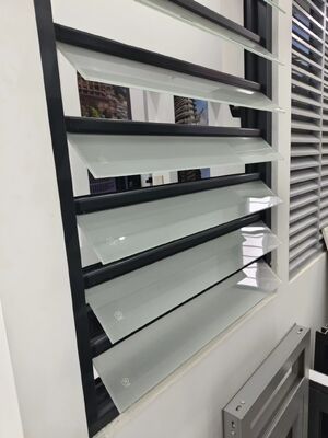 kopen Gemakkelijk onderhoud Aluminium Luik Venster Vochtbestendige Aluminium Jalousie Vensters online manufacture